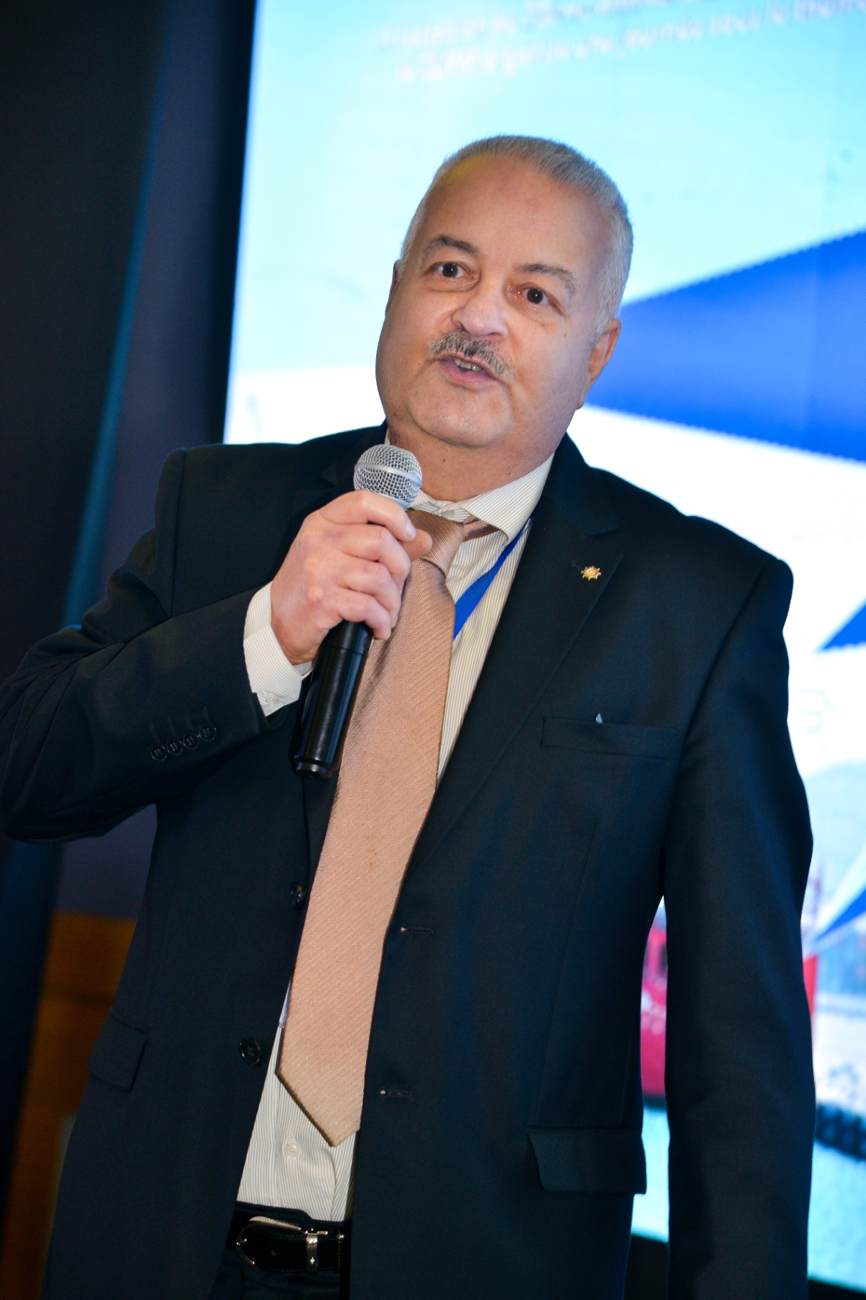 Portrait d'Abdelali Benamour, expert maritime agréé, ingénieur mécanique navale